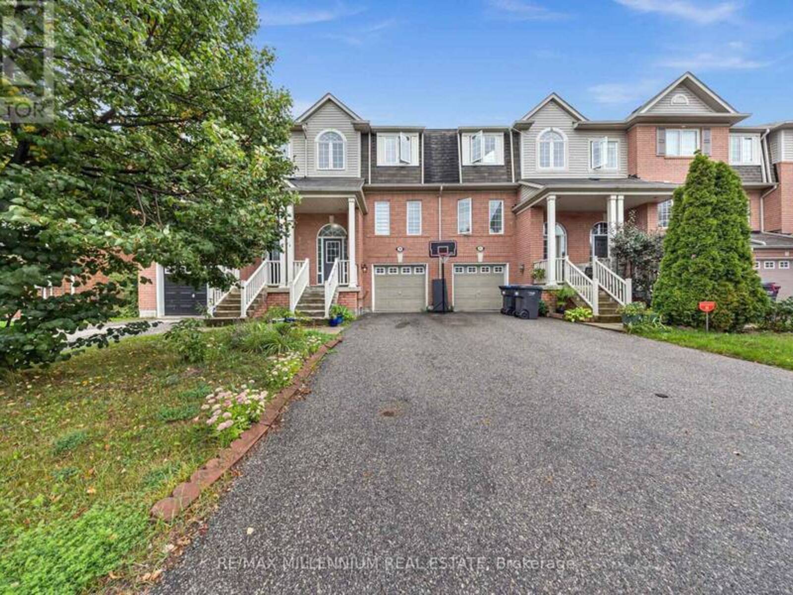 39 DECKER HOLLOW CIRCLE, Brampton, Ontario L6X 0K9