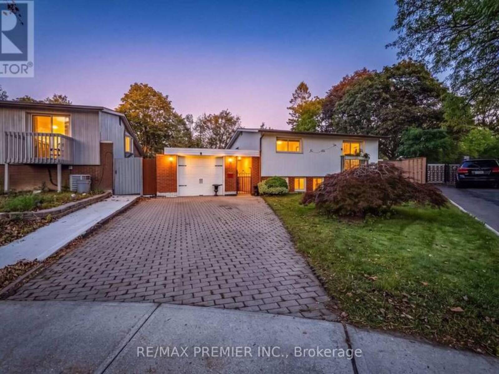 9 ADELINE COURT, Toronto, Ontario M9V 3M9