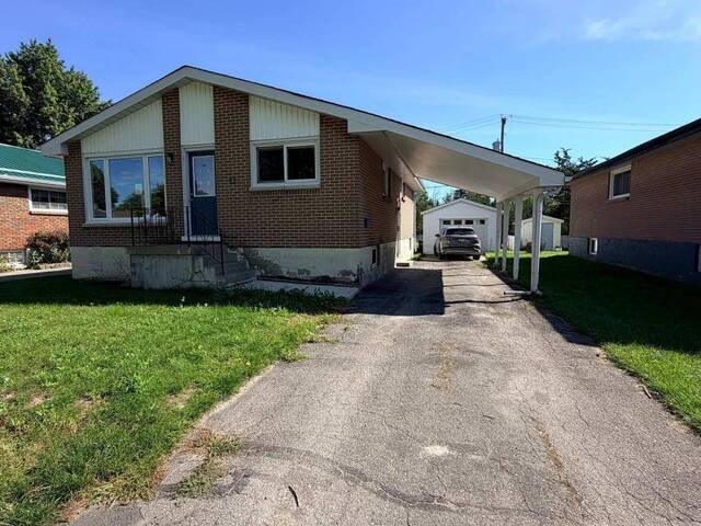21 NELLES AVENUE Quinte West Ontario, K8V 3A6 - 5 Bedrooms Home For Sale