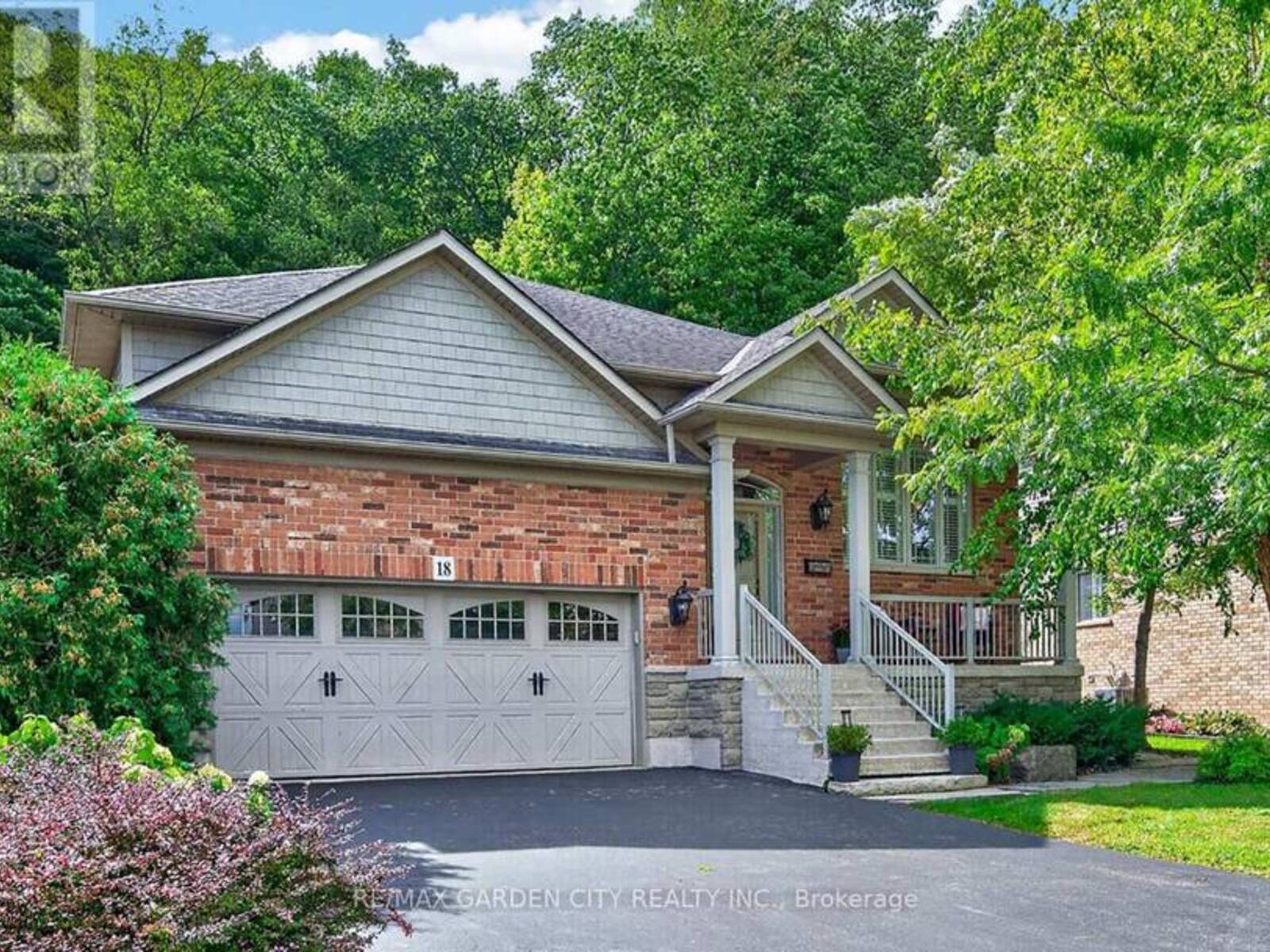 18 HEATHCOTE COURT, Grimsby, Ontario L3M 0A6