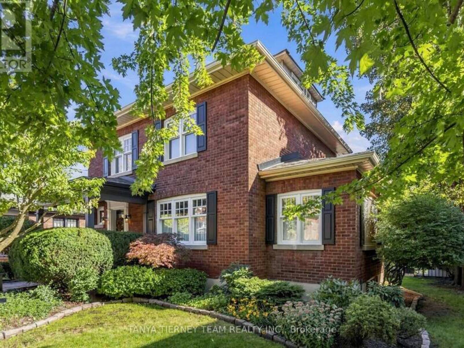 511 CENTRE STREET S, Whitby, Ontario L1N 4W5