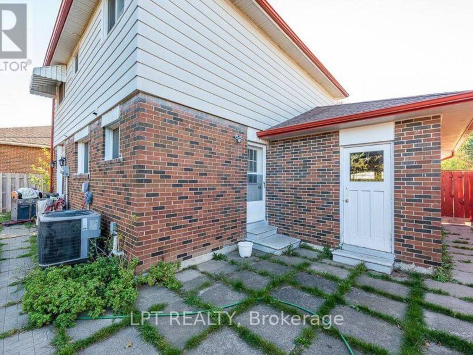 111 DEARBOURNE BOULEVARD, Brampton, Ontario L6T 1J8