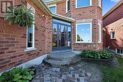 121 TAYLOR DRIVE | Barrie Ontario | Slide Image Three