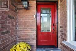 121 TAYLOR DRIVE | Barrie Ontario | Slide Image Four