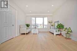 93 CORINTHIAN BOULEVARD | Toronto Ontario | Slide Image Four