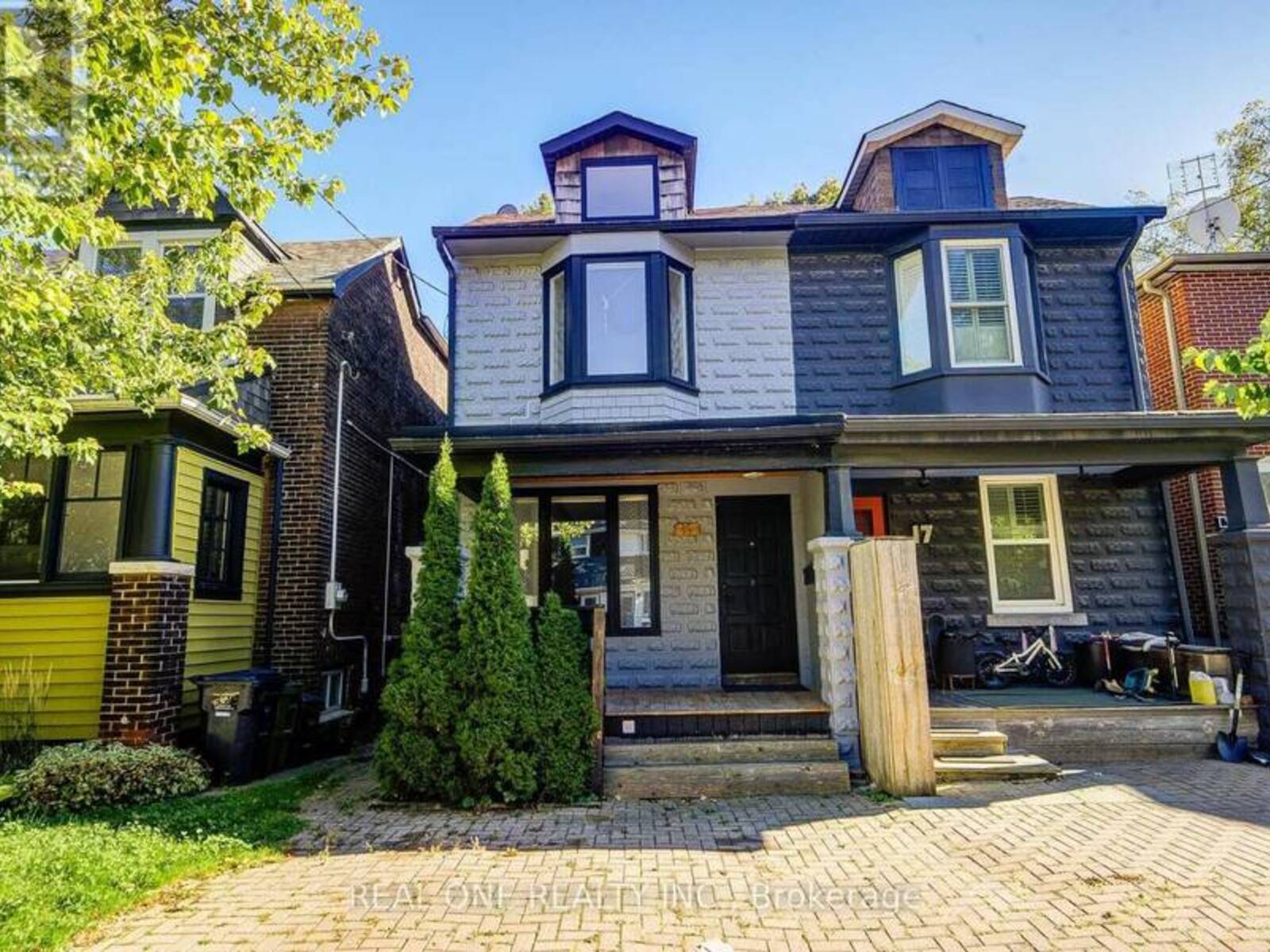 19 BATTENBERG AVENUE, Toronto, Ontario M4L 1J7