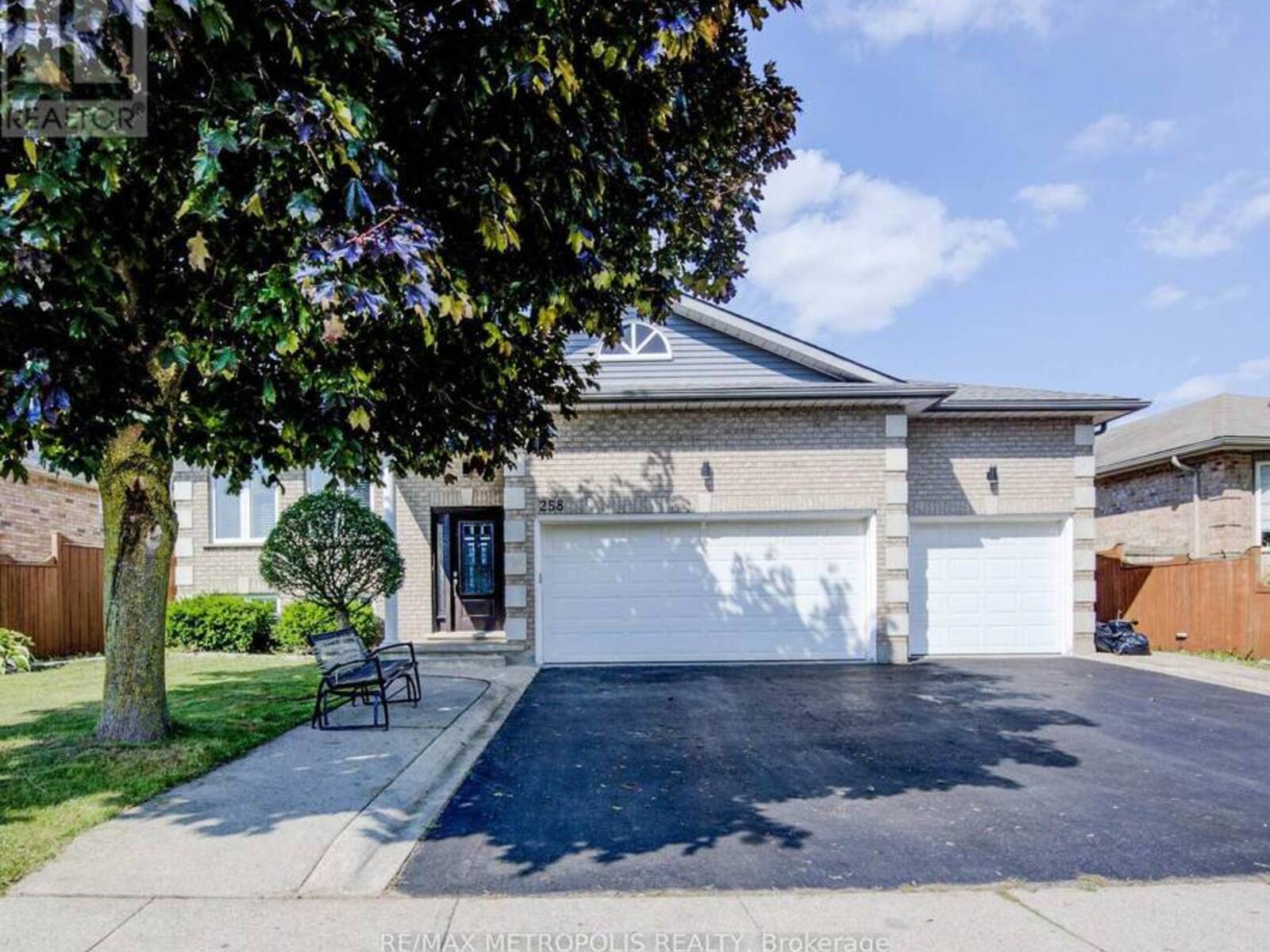 258 SAGINAW PARKWAY, Cambridge, Ontario N1T 1R7