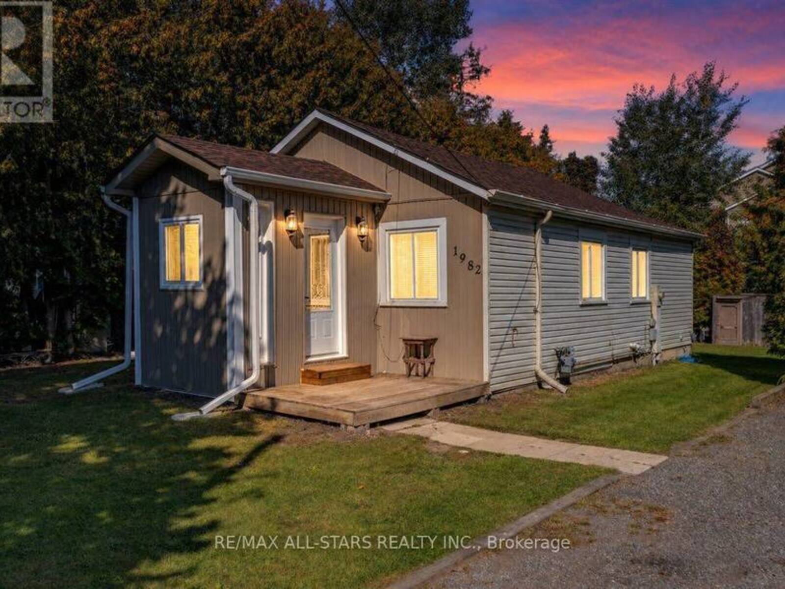 1982 METRO ROAD N, Georgina, Ontario L0E 1L0