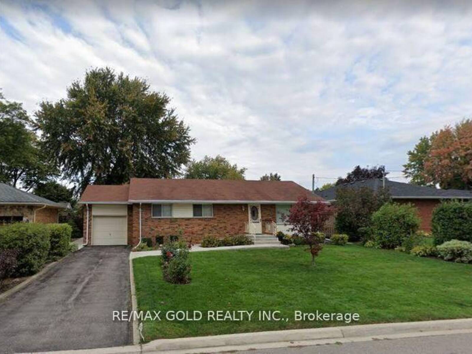 18 SUBURBAN DRIVE, Mississauga, Ontario L5N 1G5
