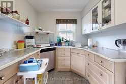 10 STATION LANE | Markham Ontario | Slide Image Thirteen
