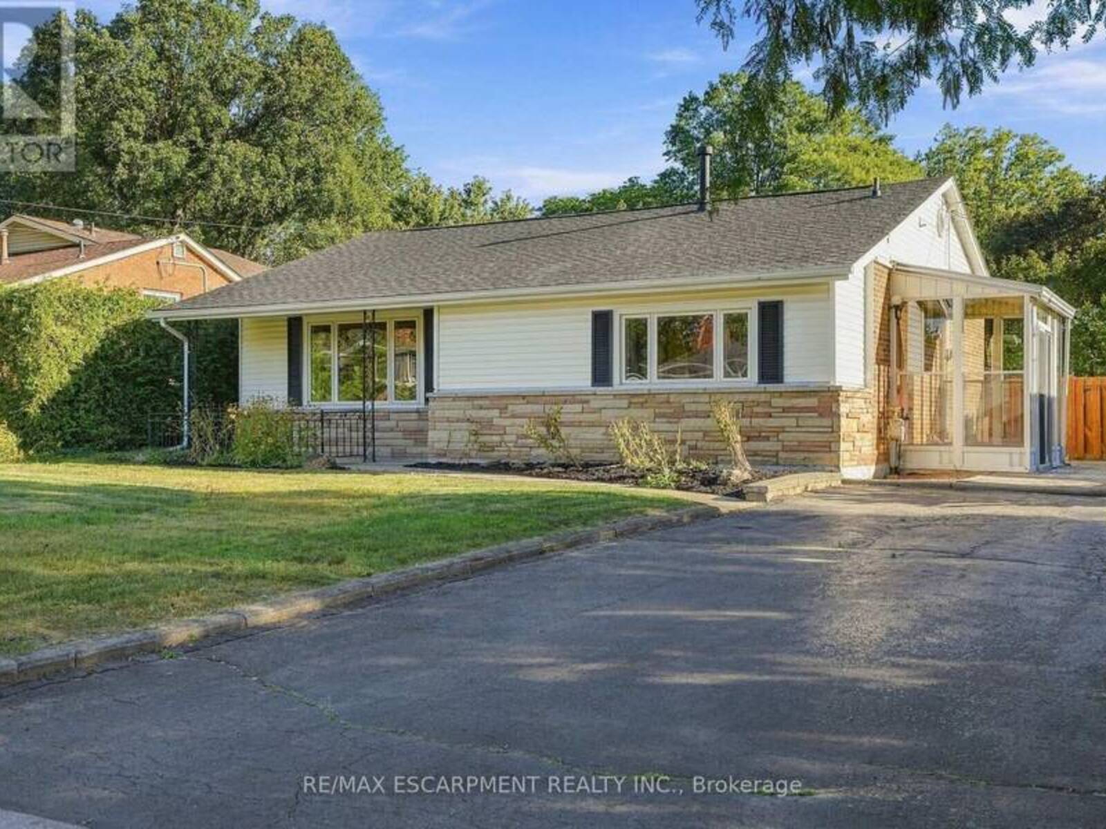 1267 DUNBAR ROAD, Burlington, Ontario L7P 2K1