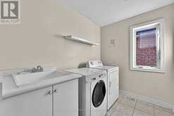 383 GILPIN DRIVE | Newmarket Ontario | Slide Image Twenty