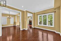 383 GILPIN DRIVE | Newmarket Ontario | Slide Image Six