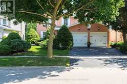 3212 PINEMEADOW DRIVE | Burlington Ontario | Slide Image Three