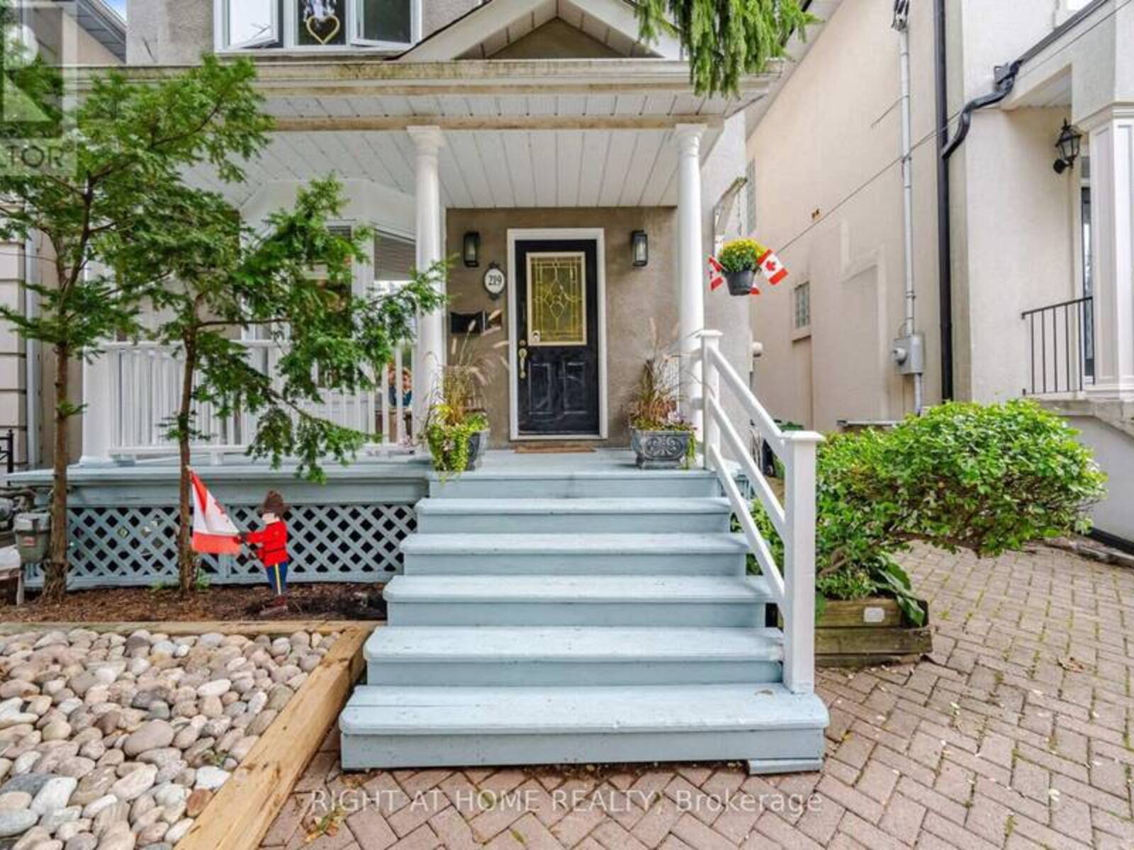 219 BROADWAY AVENUE, Toronto, Ontario M4P 1W1