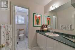 153 ESTATE GARDEN DRIVE | Richmond Hill Ontario | Slide Image Thirty