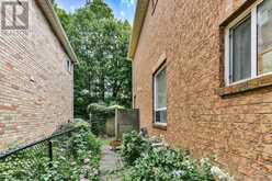 153 ESTATE GARDEN DRIVE | Richmond Hill Ontario | Slide Image Thirty-one