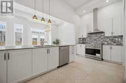 1400 YELLOW ROSE CIRCLE | Oakville Ontario | Slide Image Eleven