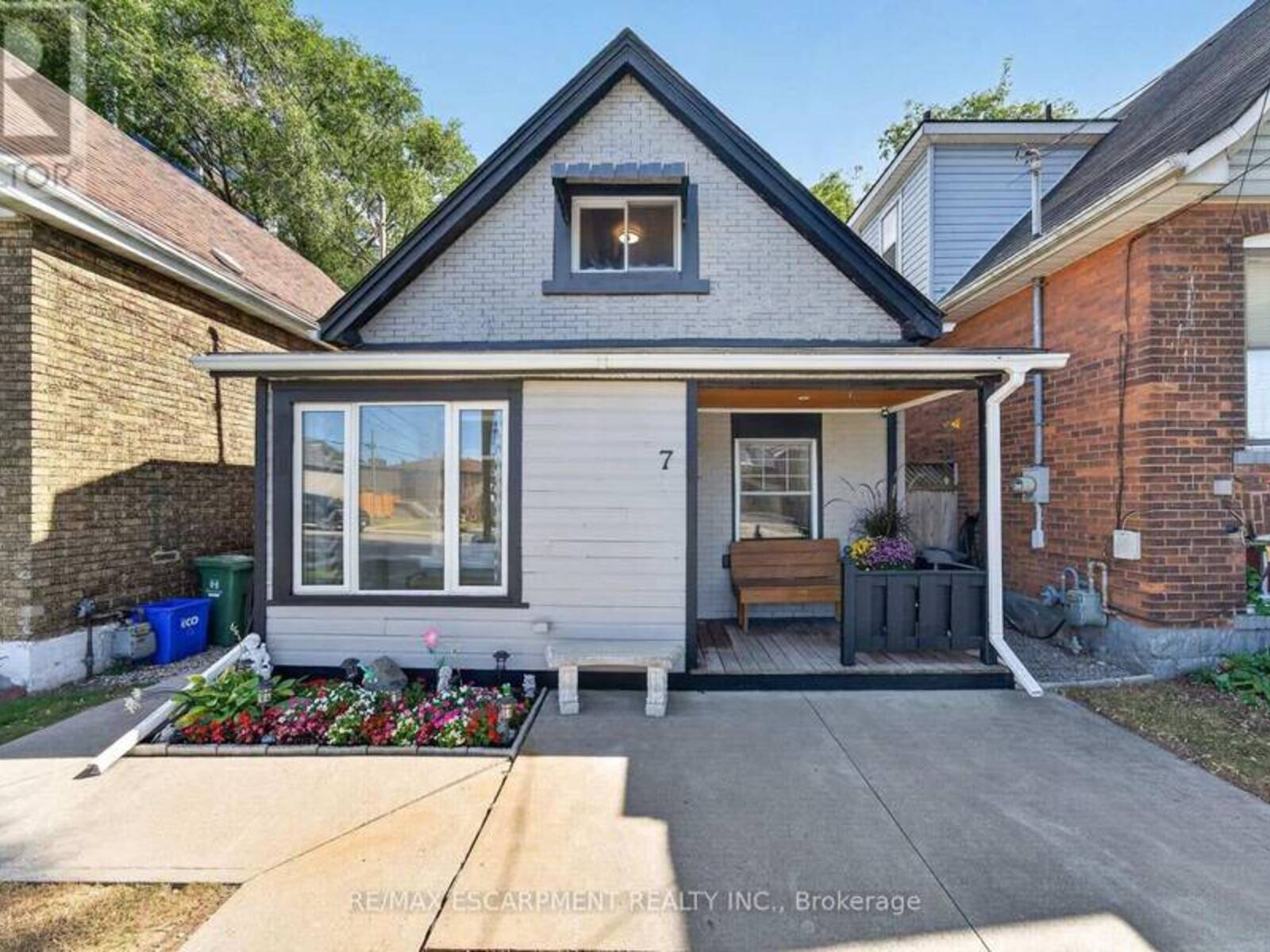 7 EAST 24TH STREET, Hamilton, Ontario L8V 2X8