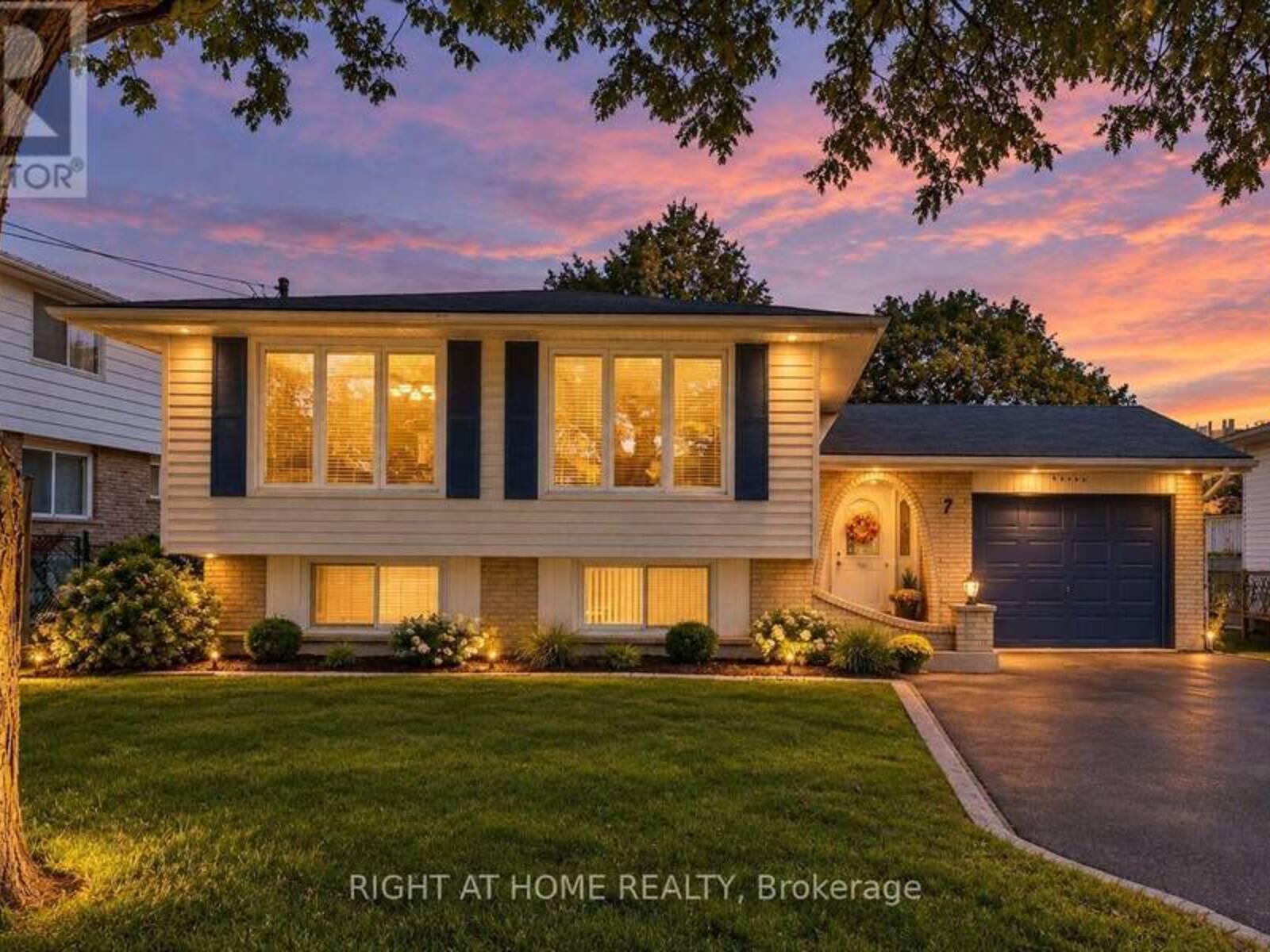 7 HANOVER PLACE N, Hamilton, Ontario L8K 5X7