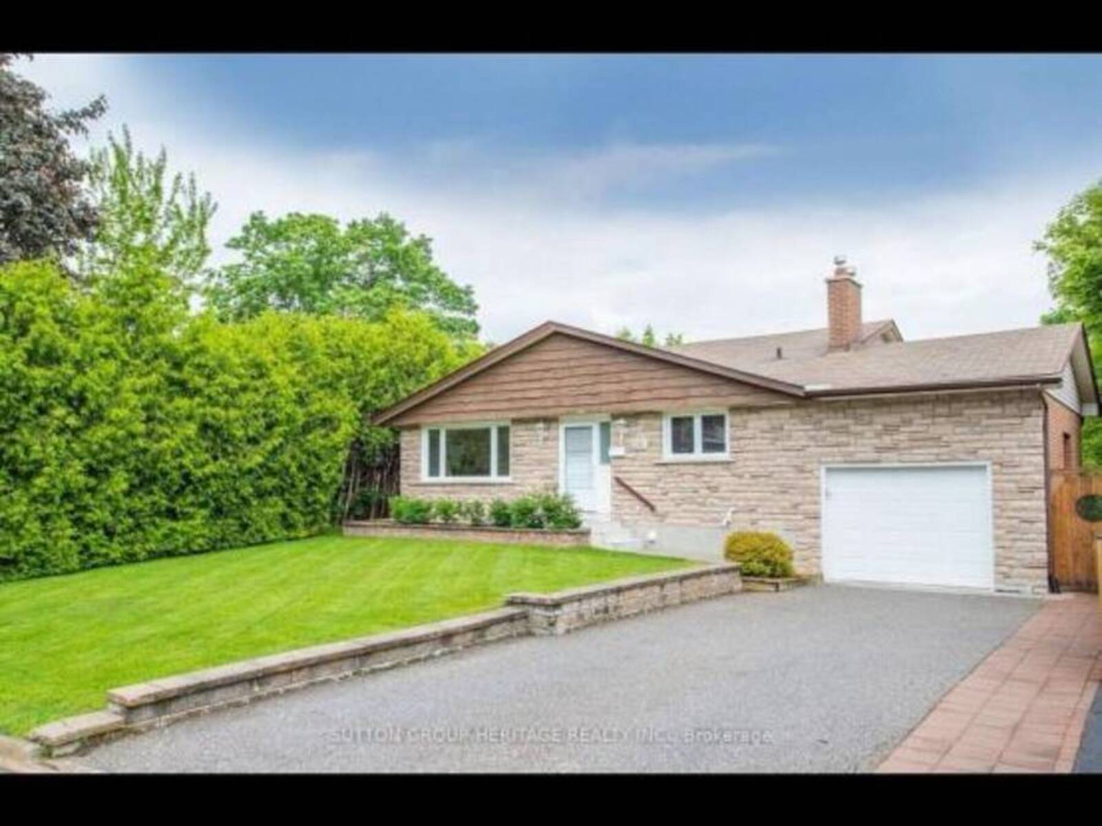 581 ARNHEM DRIVE, Oshawa, Ontario L1G 2J7