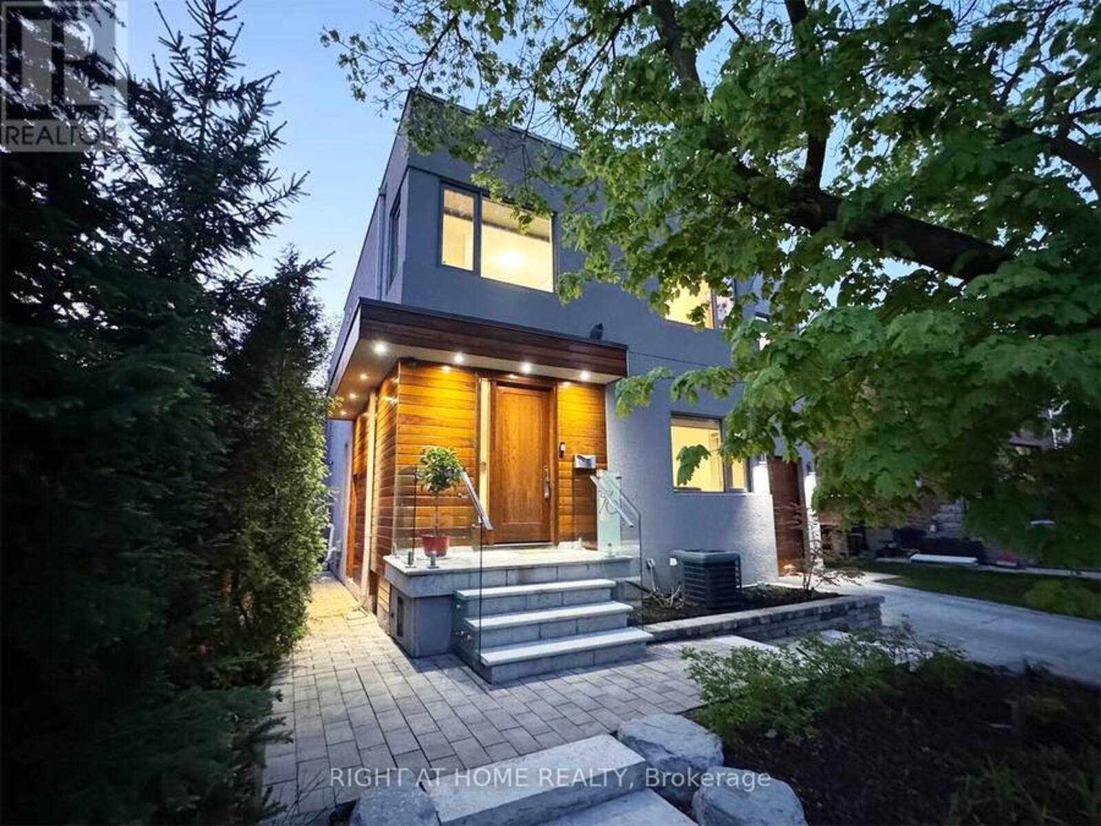 76 FERRIS ROAD, Toronto, Ontario M4B 1G4