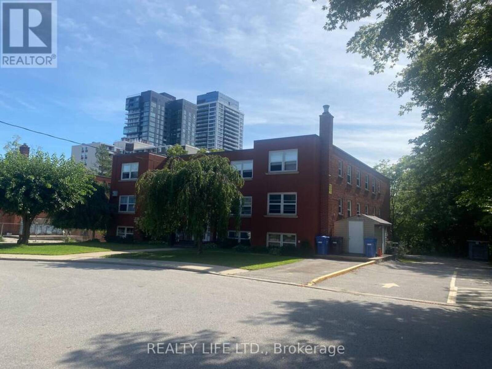 2124 HARRIS CRESCENT, Burlington, Ontario L7R 1G4