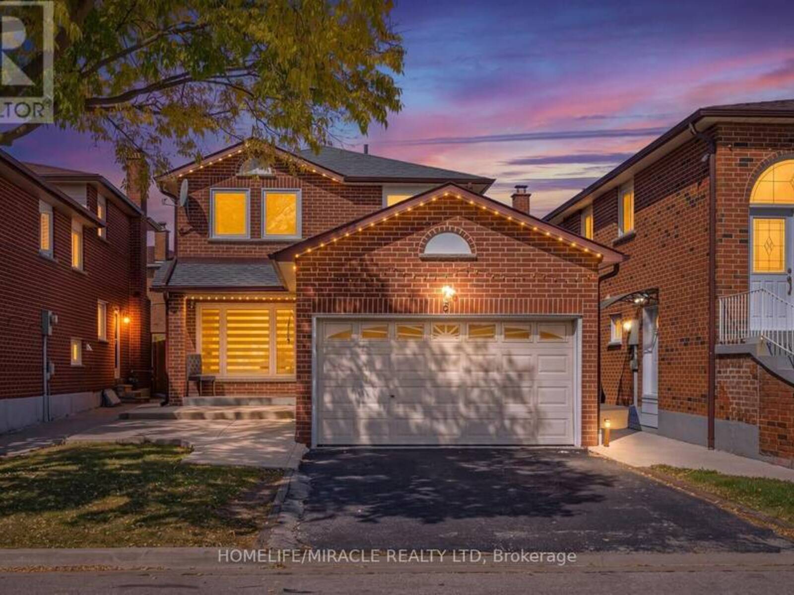 8 LOIRE COURT, Toronto, Ontario M9V 4Z7