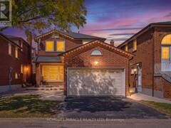 8 LOIRE COURT Toronto Ontario, M9V 4Z7