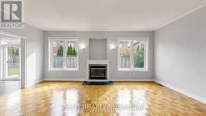 19 WALDRON CRESCENT | Richmond Hill Ontario | Slide Image Thirteen