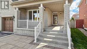 19 WALDRON CRESCENT | Richmond Hill Ontario | Slide Image Six