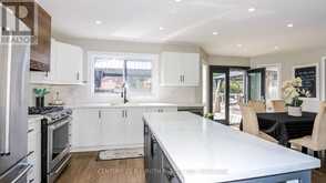 61 BARWICK DRIVE W | Barrie Ontario | Slide Image Nine