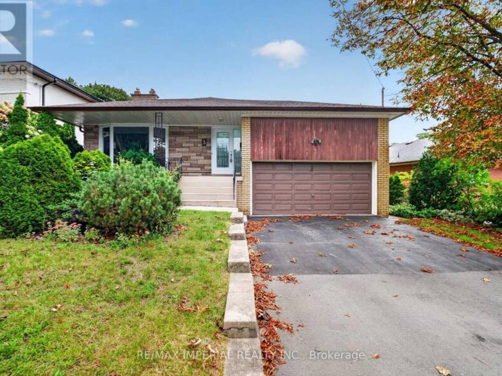 3 MINSTREL DRIVE, Toronto, Ontario M8Y 3G3