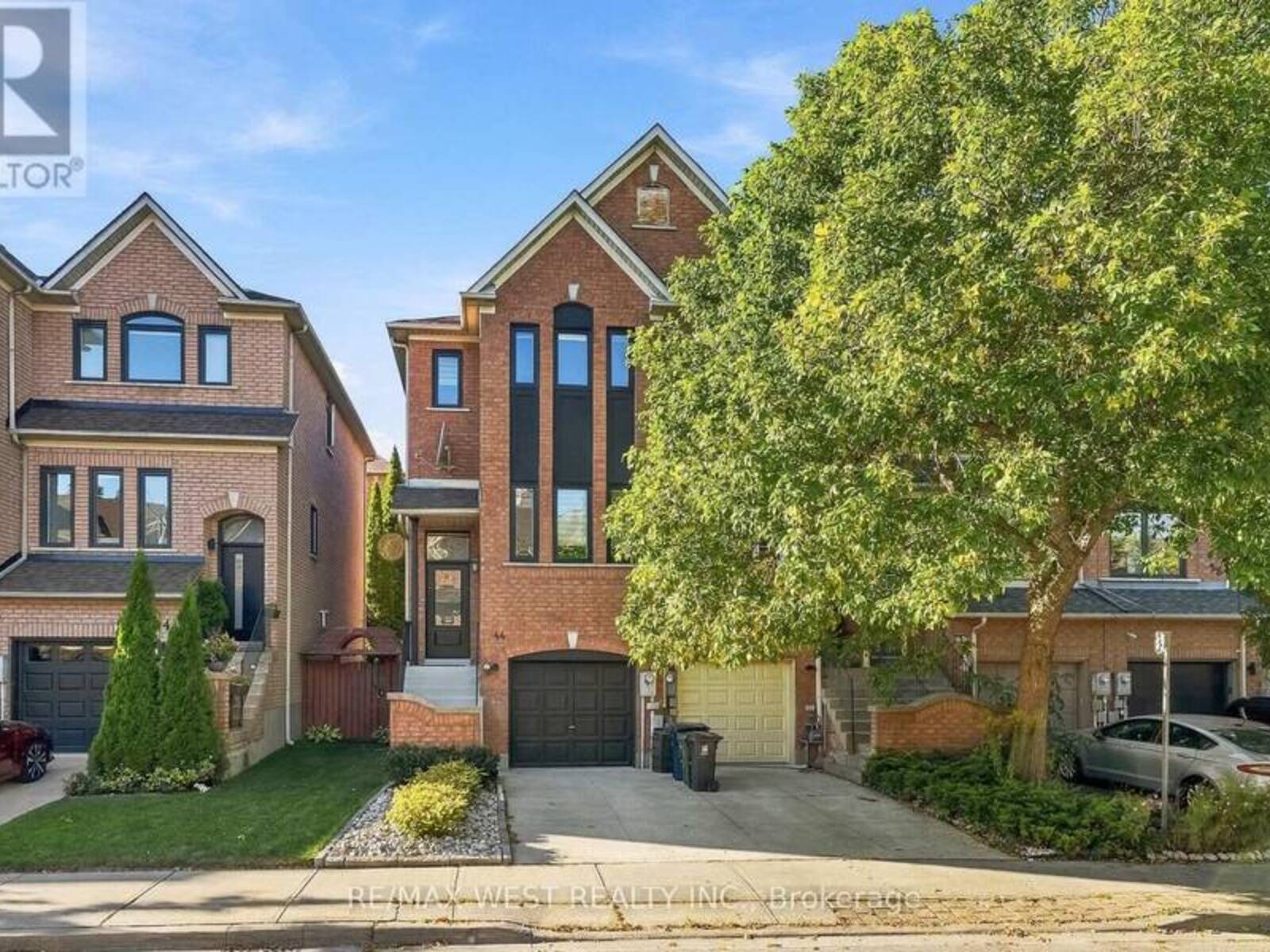 44 BLUEWATER COURT, Toronto, Ontario M8V 4A9