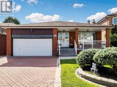 35 MAY AVENUE Richmond Hill Ontario, L4C 3S7