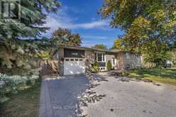 38 TOWNSEND AVENUE | Bradford West Gwillimbury Ontario | Slide Image Three