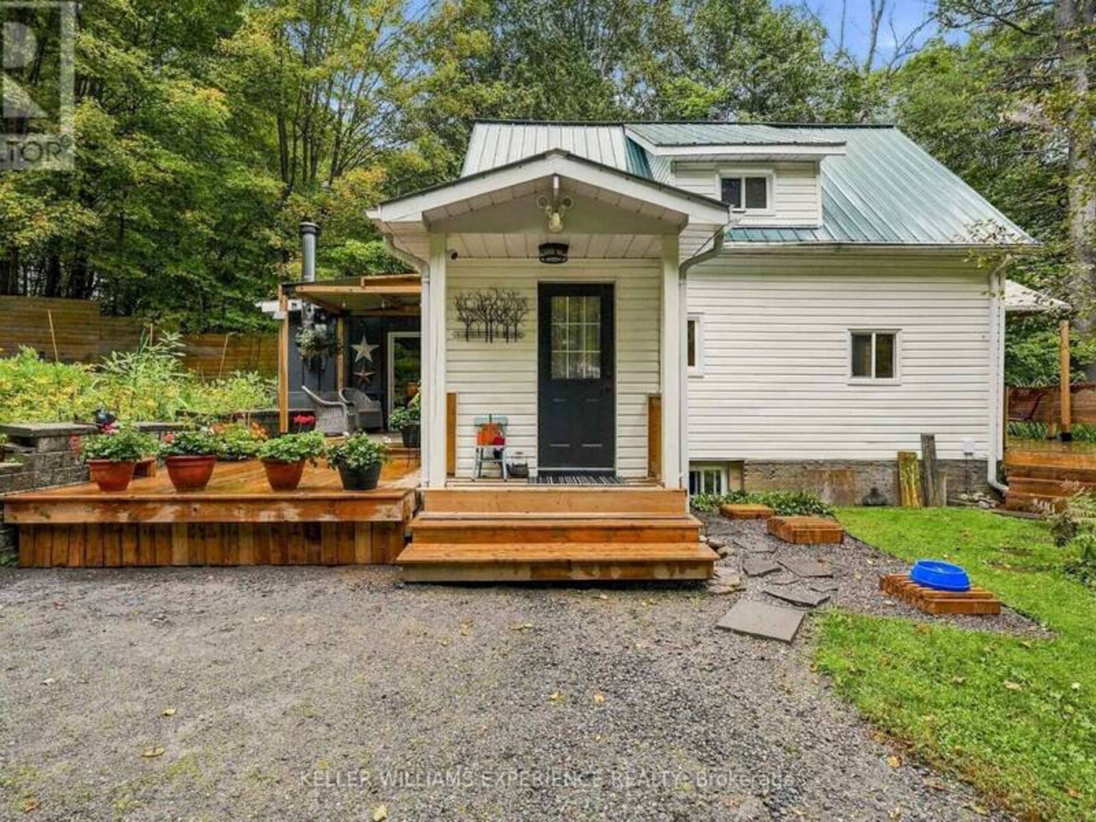 643 NORTH MARY LAKE ROAD, Huntsville, Ontario P1H 1R9