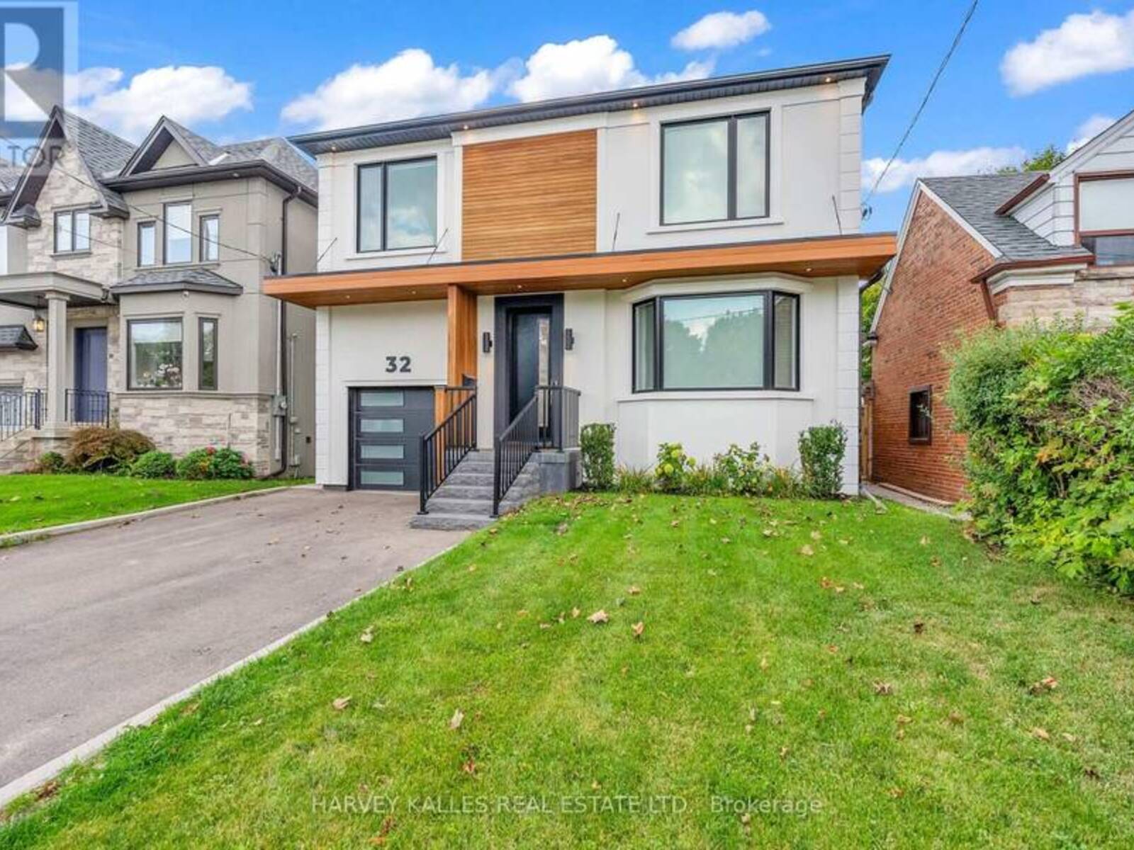 32 ALMONT ROAD, Toronto, Ontario M3H 3E3
