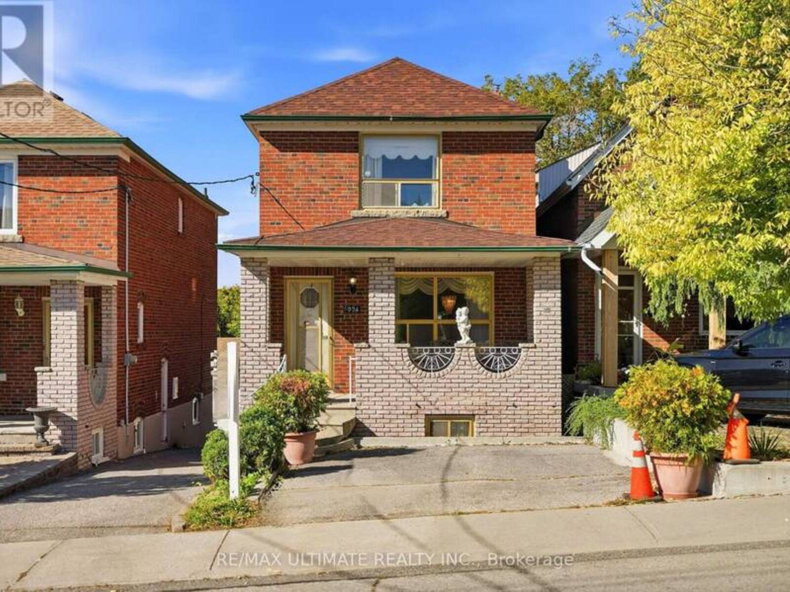 500 A NORTHCLIFFE BOULEVARD, Toronto, Ontario M6E 3L5