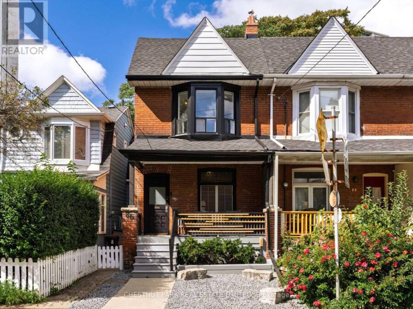 86 CAMBRIDGE AVENUE, Toronto, Ontario M4K 2L4