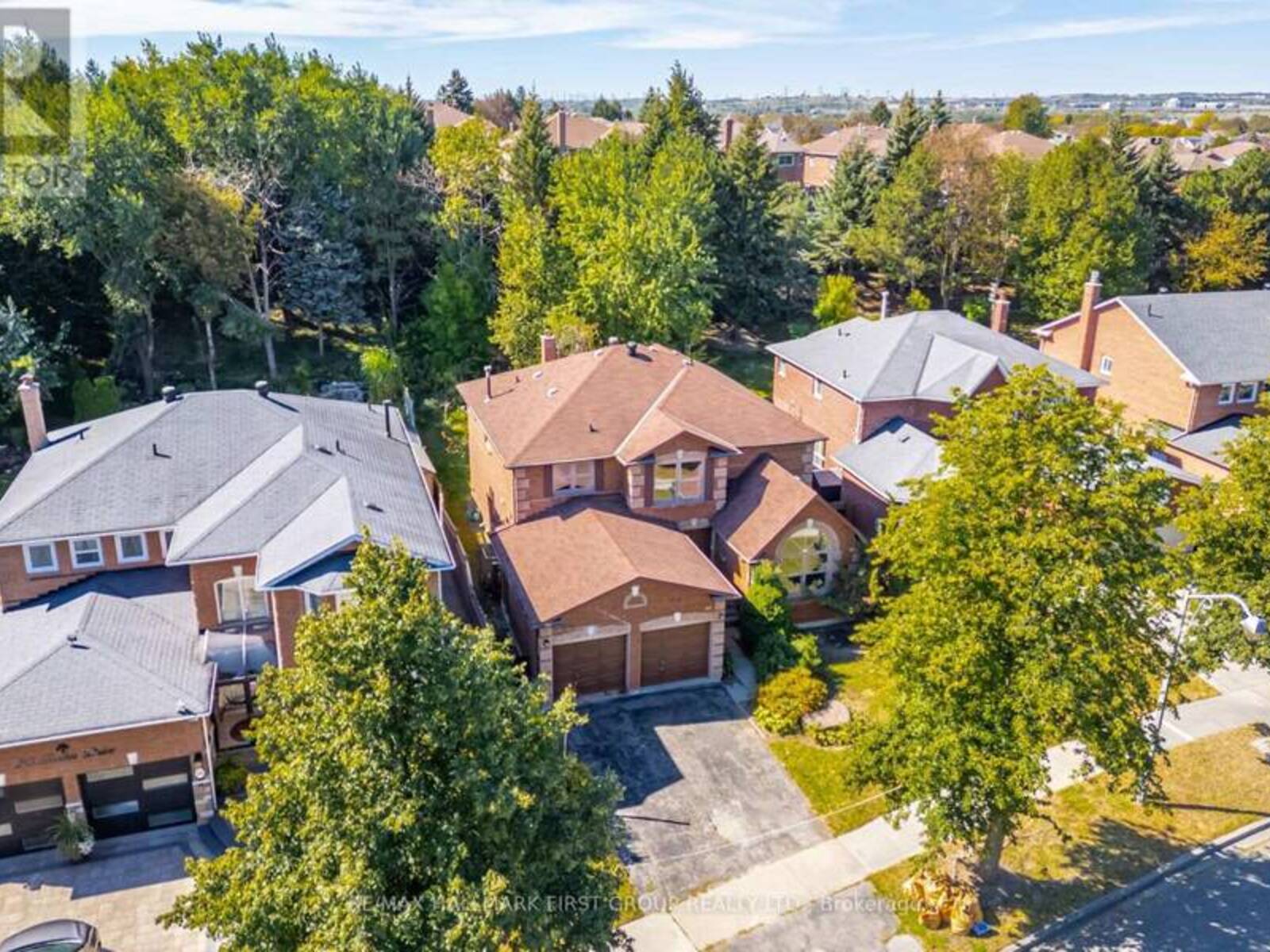 22 FOAKES DRIVE, Ajax, Ontario L1T 3K5