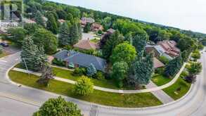 284 MURRAY DRIVE | Aurora Ontario | Slide Image Two