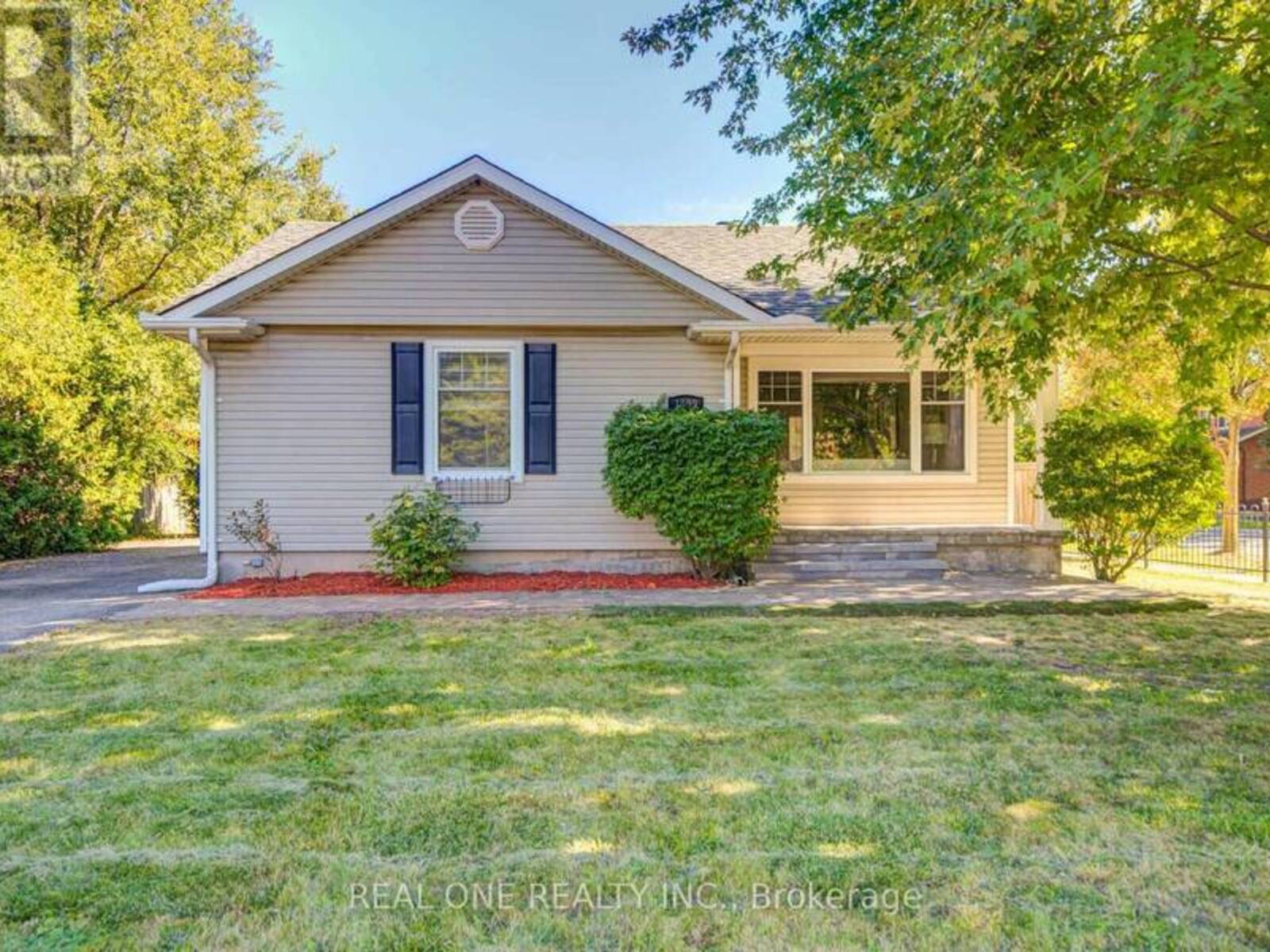 1099 KENT AVENUE, Oakville, Ontario L6H 1Z9