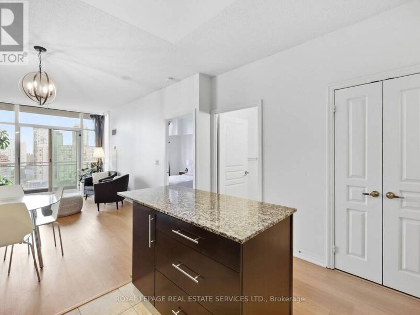 1504 - 223 WEBB DRIVE, Mississauga, Ontario L5B 0E8