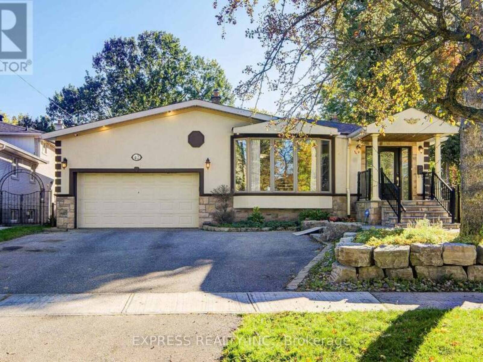 42 GATEHEAD ROAD, Toronto, Ontario M2J 2P5