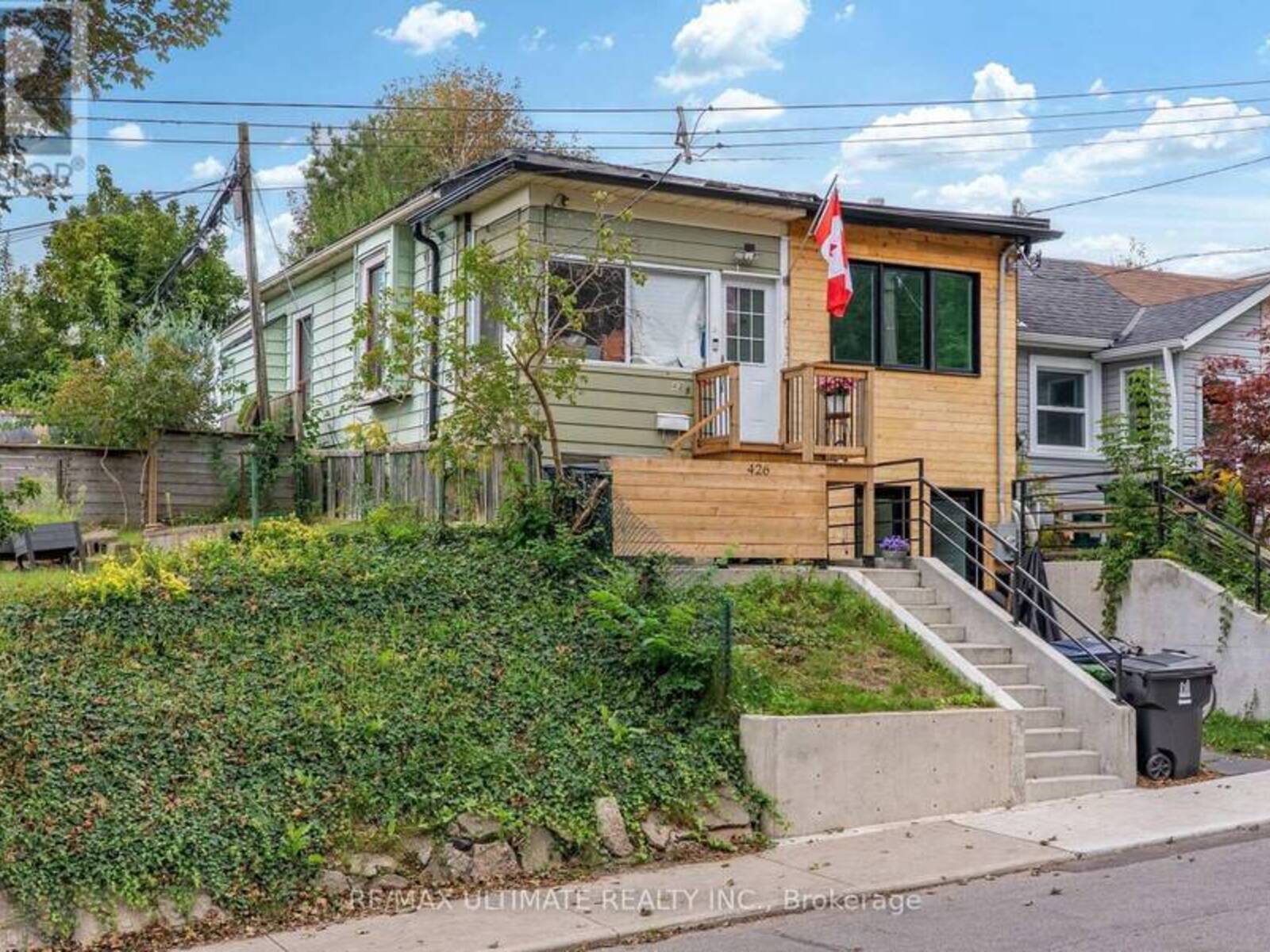 426 WOODFIELD ROAD, Toronto, Ontario M4L 2X3