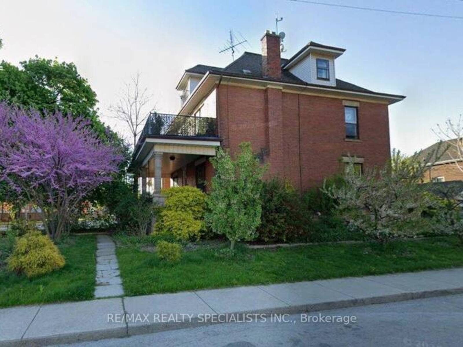 1316 KING STREET E, Hamilton, Ontario L8M 1H3