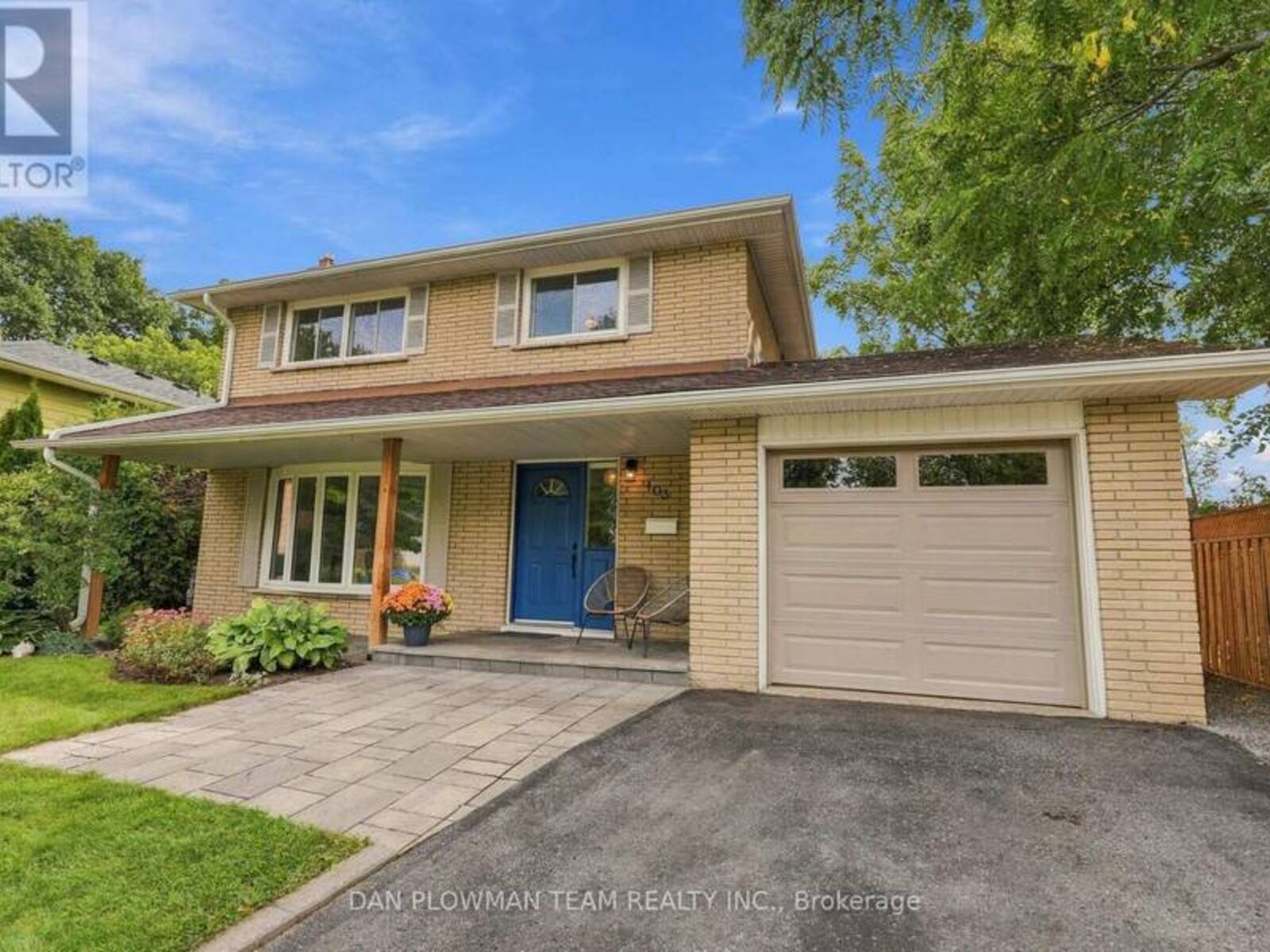 403 AMSTEL COURT, Oshawa, Ontario L1G 2J9