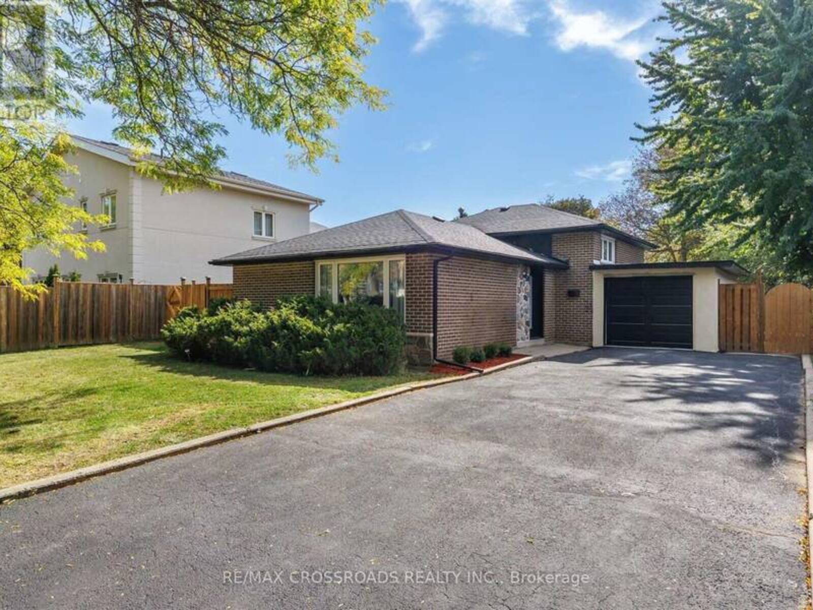 184 LAVEROCK AVENUE, Richmond Hill, Ontario L4C 4K3