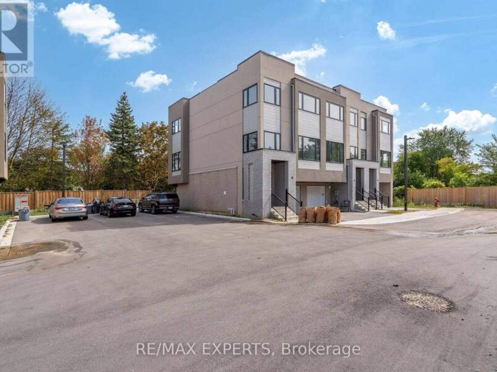 21 CARL HILL LANE, Richmond Hill, Ontario L4C 7A6